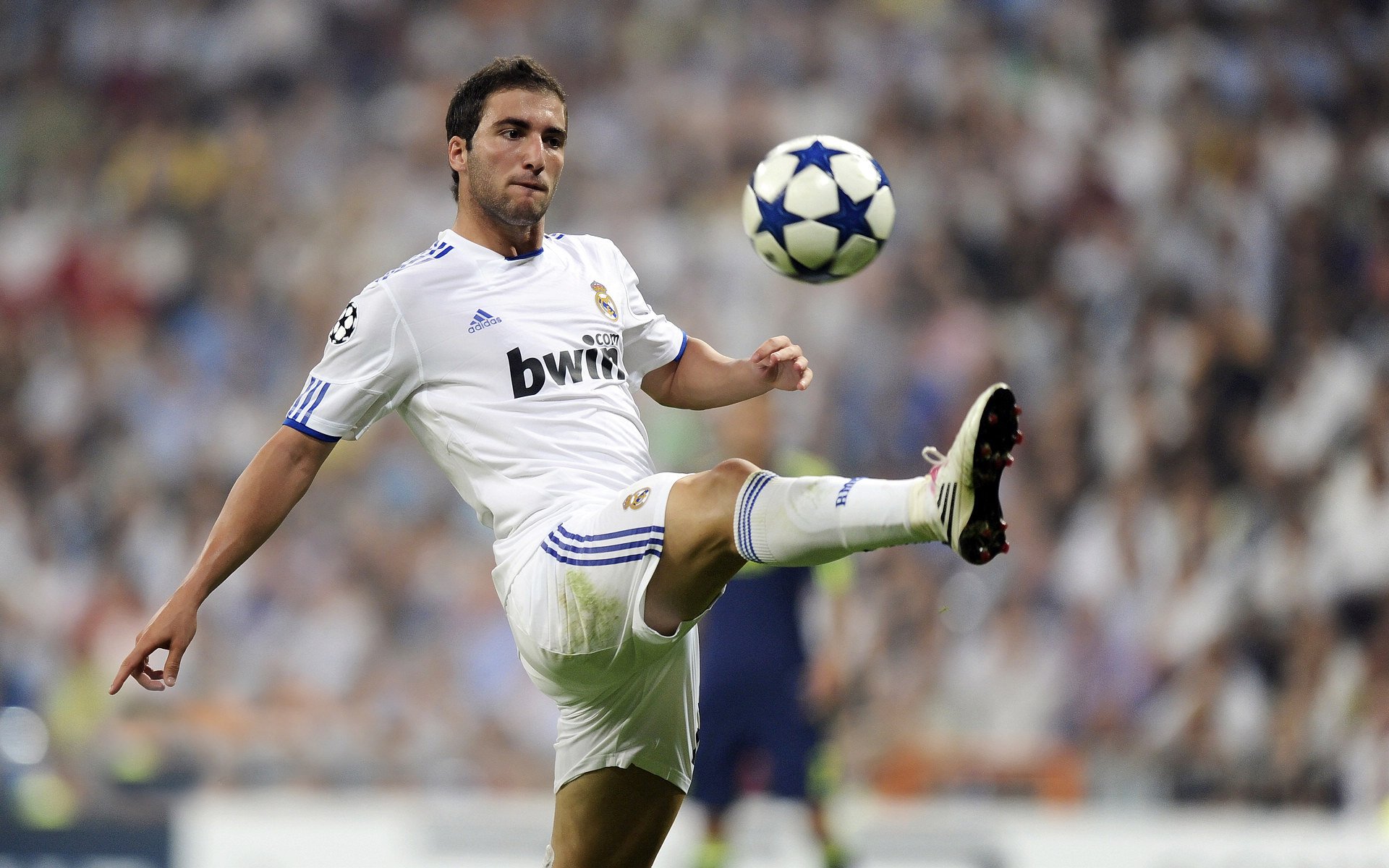 乐鱼体育app-五大联赛是否更注重通过中路断球发起反击，五大联赛再次停摆